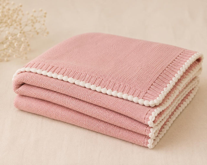 Blanket Rosa - doblada, detalle bordado