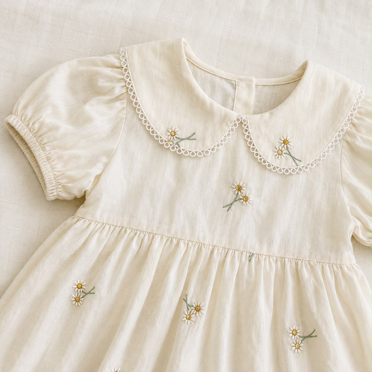Vestido Alba - detalle bordado margaritas